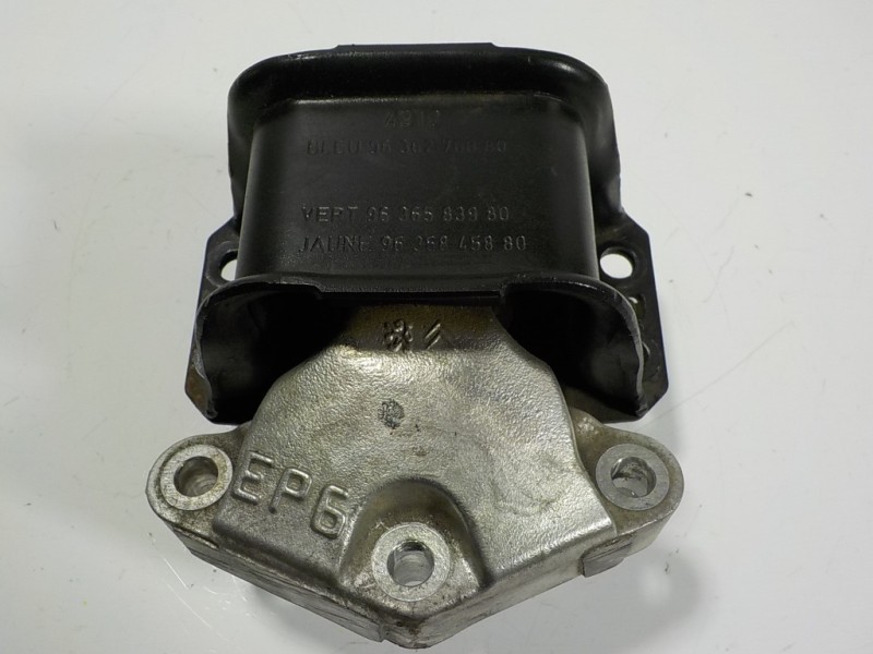 Recambio de soporte motor derecho para peugeot rcz 1.6 16v turbo referencia OEM IAM  9636270080 