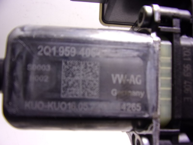 Recambio de motor elevalunas delantero derecho para volkswagen taigo 1.0 tsi referencia OEM IAM 2Q1959406E 2Q1959406 