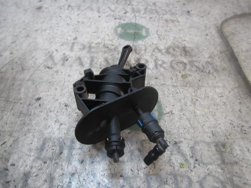 Recambio de bomba embrague para ford fiesta (cb1) ambiente referencia OEM IAM 1766725  