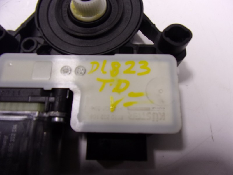 Recambio de motor elevalunas trasero derecho para volkswagen taigo 1.0 tsi referencia OEM IAM 5Q0959408D 5Q0959408D 