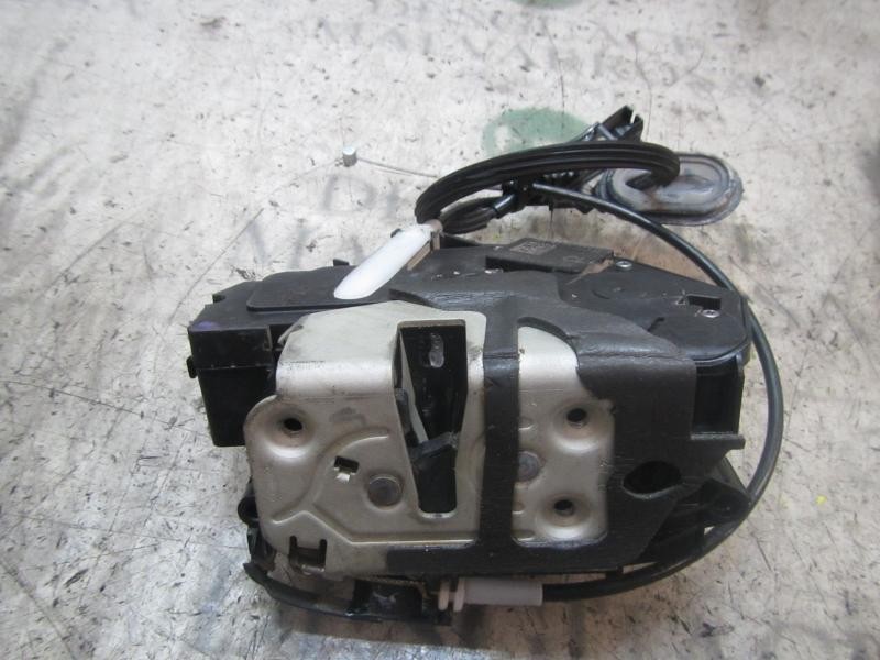 Recambio de cerradura puerta delantera derecha para ford fiesta (cb1) ambiente referencia OEM IAM 2048282  