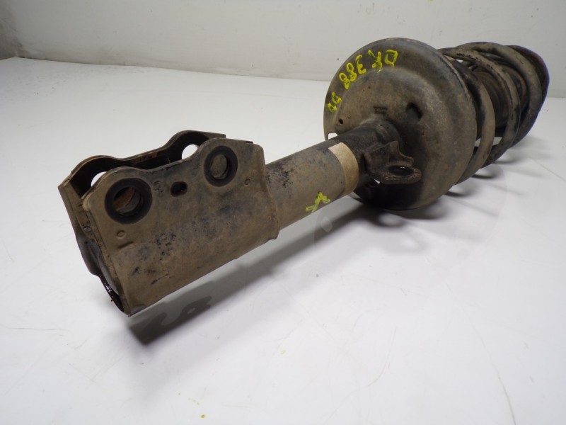 Recambio de amortiguador delantero derecho para toyota yaris 1.0 cat referencia OEM IAM 485100D810 485100D810 