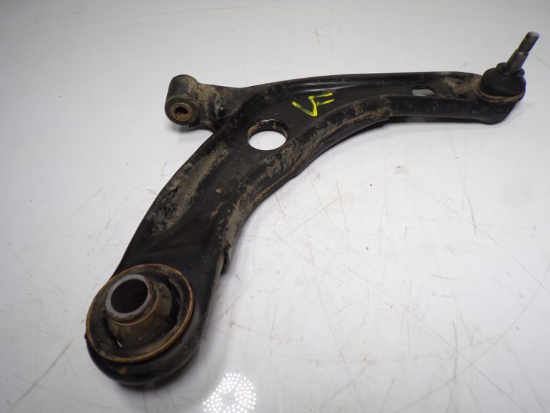 Recambio de brazo suspension inferior delantero derecho para toyota yaris 1.0 cat referencia OEM IAM 4806809150  
