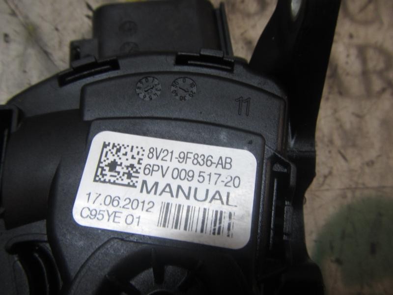 Recambio de potenciometro pedal para ford fiesta (cb1) ambiente referencia OEM IAM 2120072 8V219F836AB 