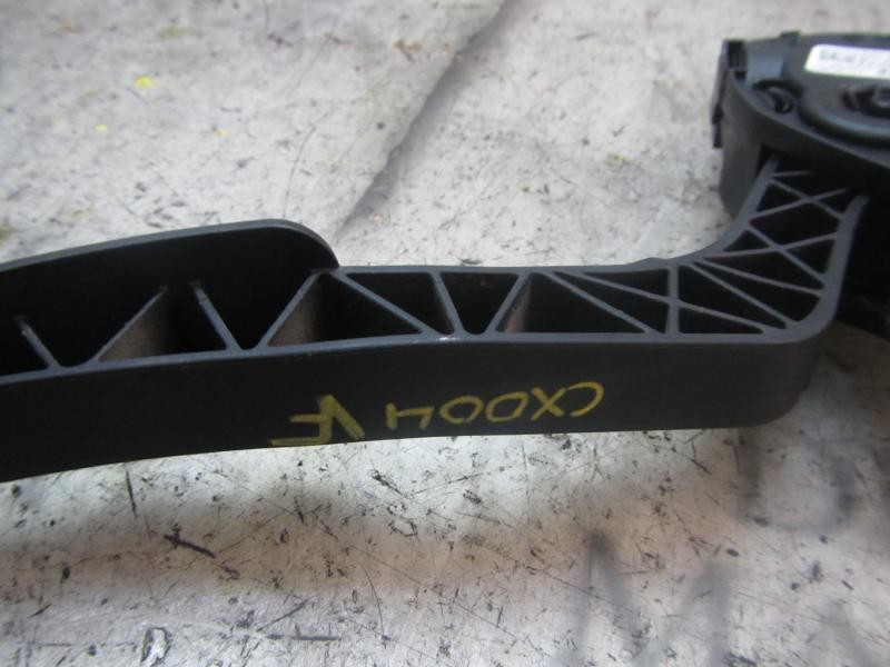 Recambio de potenciometro pedal para ford fiesta (cb1) ambiente referencia OEM IAM 2120072 8V219F836AB 