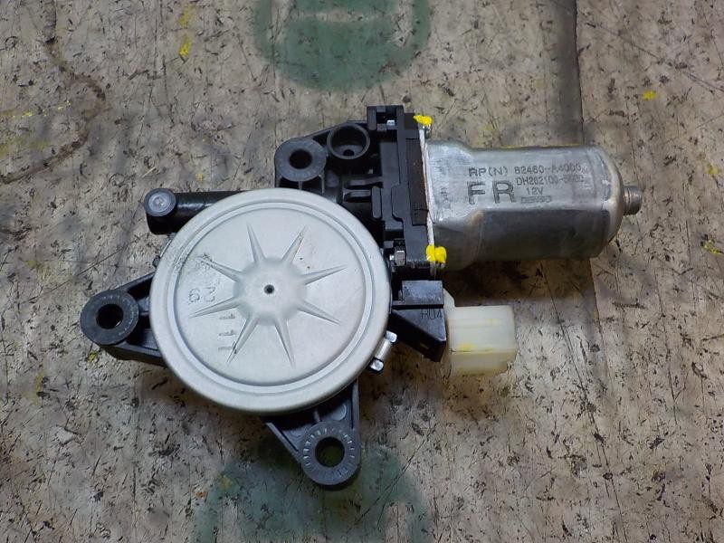 Recambio de motor elevalunas delantero derecho para kia carens ( ) 1.7 crdi cat referencia OEM IAM 82460A4000  