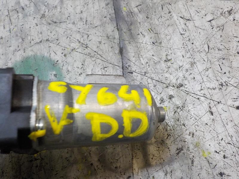 Recambio de motor elevalunas delantero derecho para kia carens ( ) 1.7 crdi cat referencia OEM IAM 82460A4000  