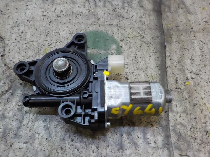 Recambio de motor elevalunas delantero derecho para kia carens ( ) 1.7 crdi cat referencia OEM IAM 82460A4000  