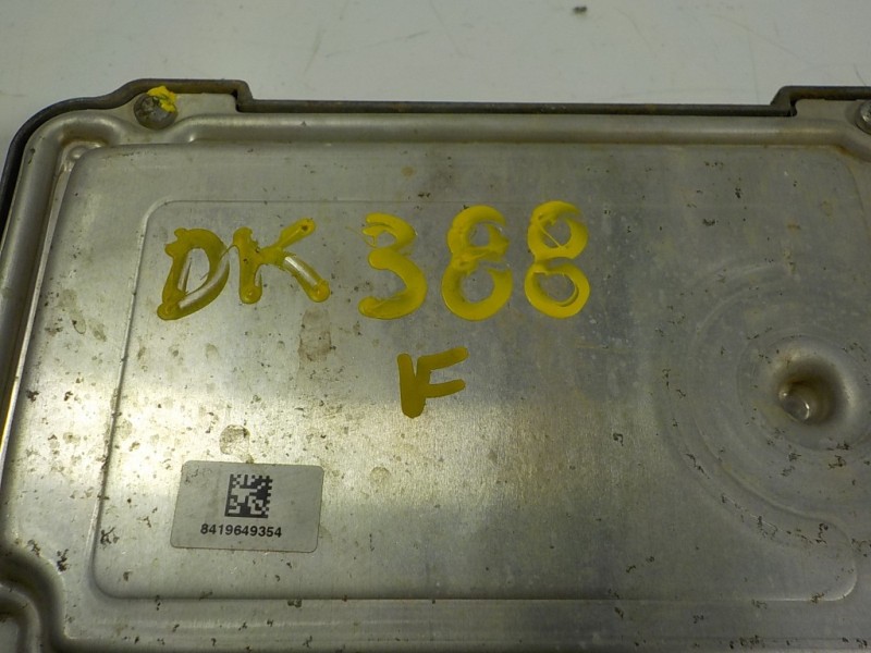 Recambio de centralita motor uce para toyota yaris 1.0 cat referencia OEM IAM 896610DR80 896610DR80 