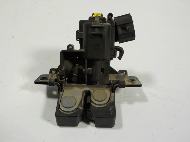 Recambio de cerradura maletero / porton para toyota yaris 1.0 cat referencia OEM IAM 6935002090  