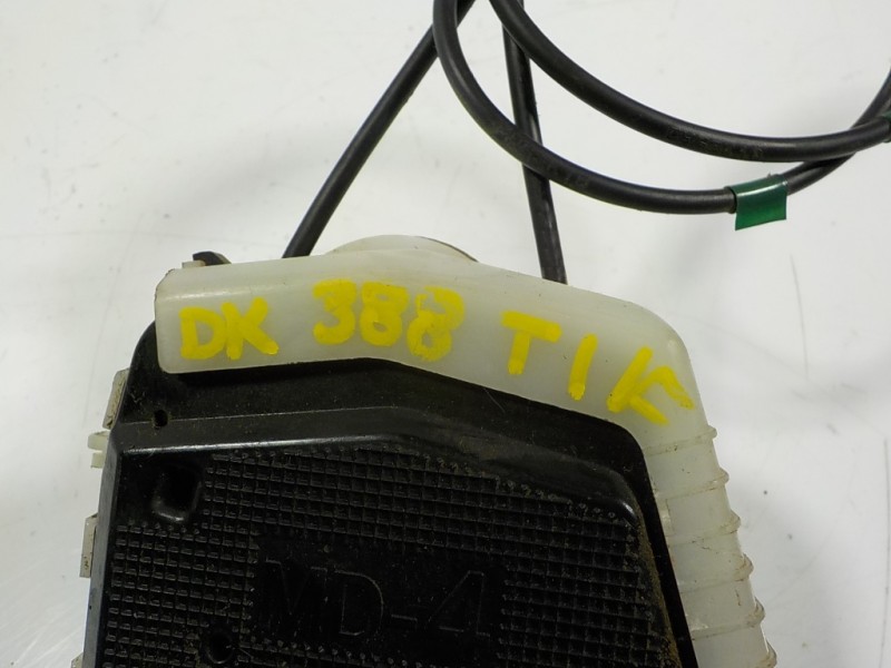 Recambio de cerradura puerta trasera izquierda para toyota yaris 1.0 cat referencia OEM IAM 690600D110  