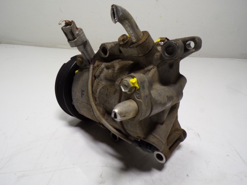 Recambio de compresor aire acondicionado para toyota yaris 1.0 cat referencia OEM IAM 883100D380 GE2604627 