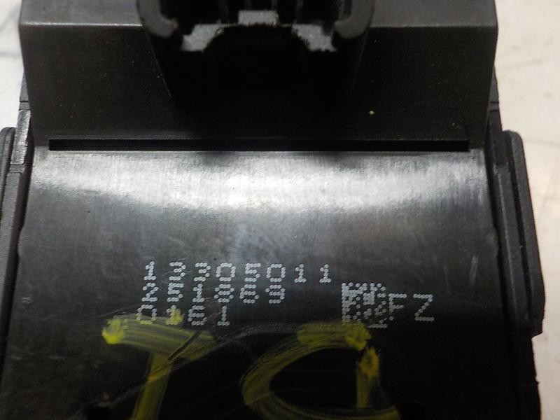 Recambio de mando elevalunas delantero izquierdo para opel insignia berlina sport referencia OEM IAM 13305011 13305011 