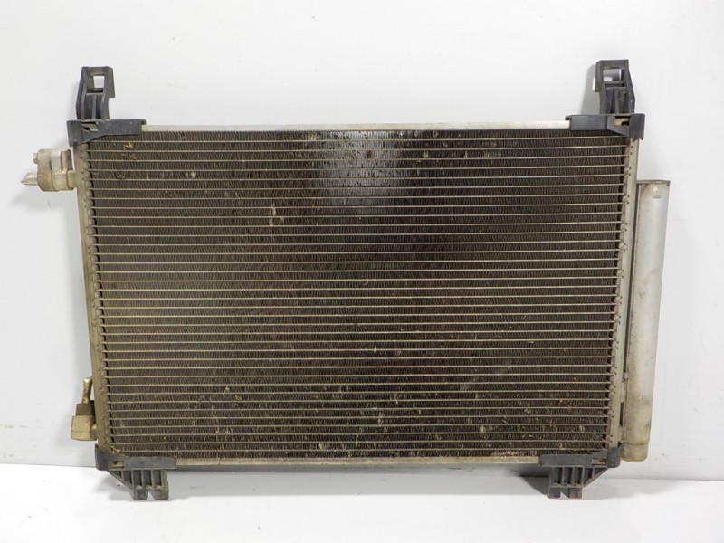 Recambio de condensador aire acondicionado para toyota yaris 1.0 cat referencia OEM IAM 884600D200 4477507373 