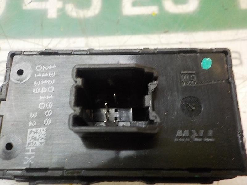 Recambio de mando elevalunas trasero derecho para opel insignia berlina sport referencia OEM IAM 13301888 13301888 