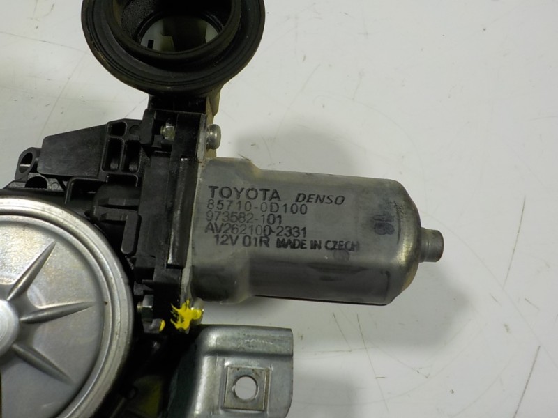 Recambio de elevalunas delantero derecho para toyota yaris 1.0 cat referencia OEM IAM 698100D300 857100D100 