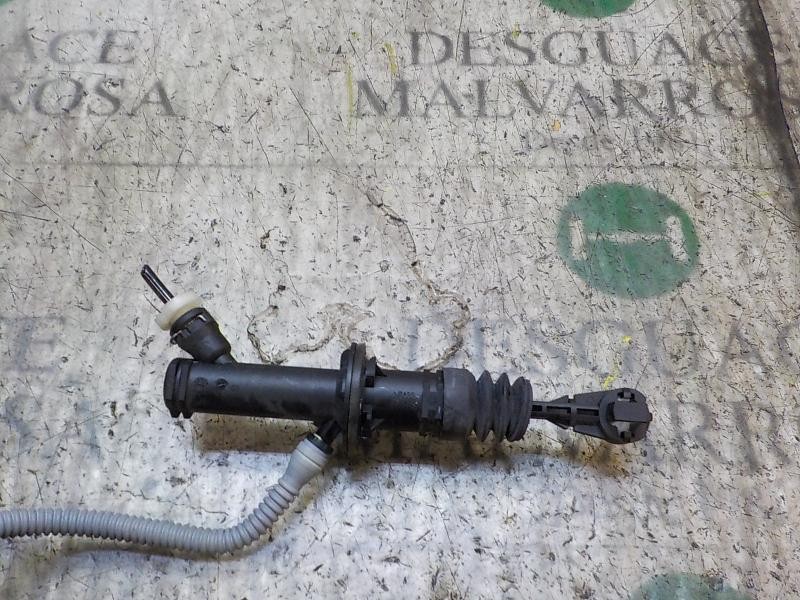 Recambio de bomba embrague para renault clio iv 1.5 dci diesel fap energy referencia OEM IAM 306105773R  