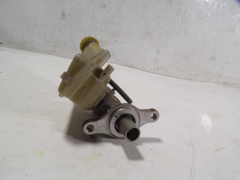 Recambio de bomba freno para peugeot 208 1.4 hdi fap referencia OEM IAM 4601R7  