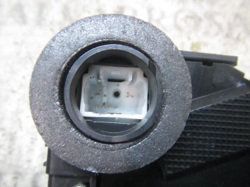 Recambio de cerradura puerta delantera izquierda para toyota yaris 1.3 16v cat referencia OEM IAM 690400D140  