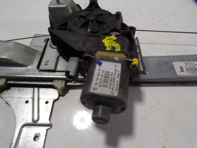 Recambio de elevalunas delantero derecho para peugeot 208 1.4 hdi fap referencia OEM IAM 9673154380 9673154380 0130822702