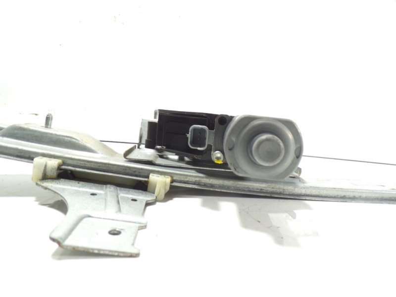 Recambio de elevalunas delantero derecho para peugeot 208 1.4 hdi fap referencia OEM IAM 9673154380 9673154380 0130822702