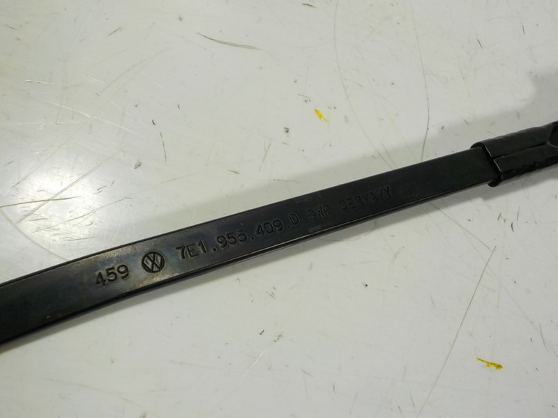 Recambio de brazo limpia delantero izquierdo para volkswagen t6.1 caravelle (sh) 2.0 tdi referencia OEM IAM  7E1955409D 
