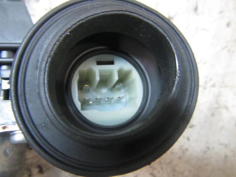 Recambio de elevalunas delantero derecho para toyota yaris 1.3 16v cat referencia OEM IAM 698100D131 857100D100 973582100