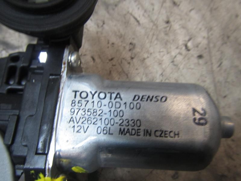 Recambio de elevalunas delantero derecho para toyota yaris 1.3 16v cat referencia OEM IAM 698100D131 857100D100 973582100