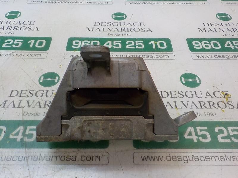 Recambio de soporte motor derecho para opel insignia berlina sport referencia OEM IAM 13227717  