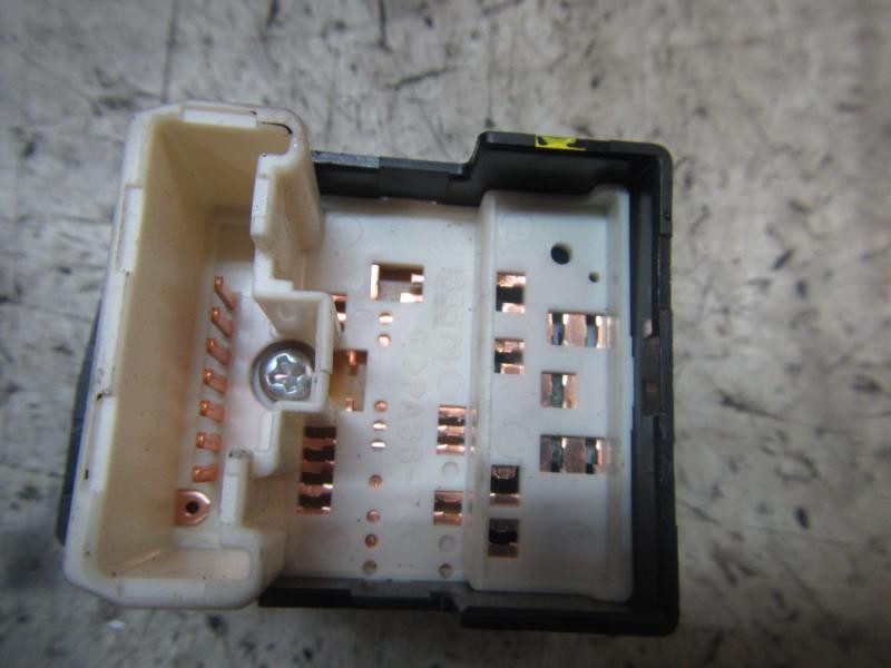 Recambio de mando retrovisor para toyota yaris 1.3 16v cat referencia OEM IAM 848700F010  