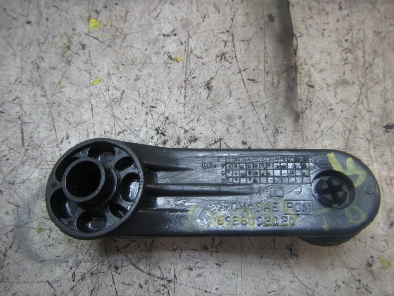 Recambio de maneta elevalunas trasera derecha para toyota yaris 1.3 16v cat referencia OEM IAM 6926002020B2  