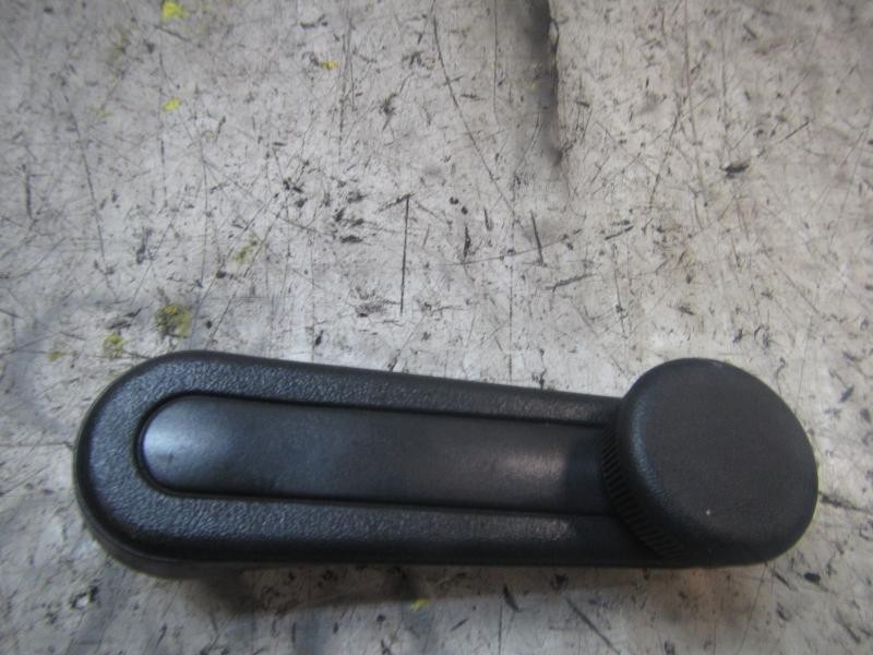 Recambio de maneta elevalunas trasera izquierda para toyota yaris 1.3 16v cat referencia OEM IAM 6926002020B2  