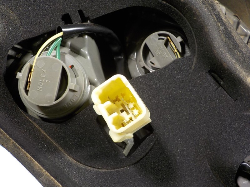 Recambio de piloto trasero izquierdo para toyota yaris 1.0 cat referencia OEM IAM 815610D370  