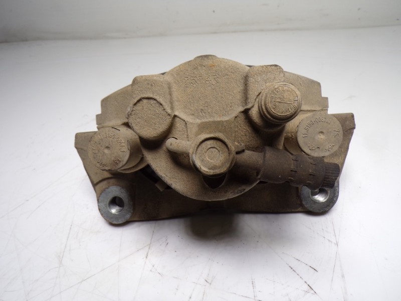 Recambio de pinza freno delantera derecha para toyota yaris 1.0 cat referencia OEM IAM 477300D070  