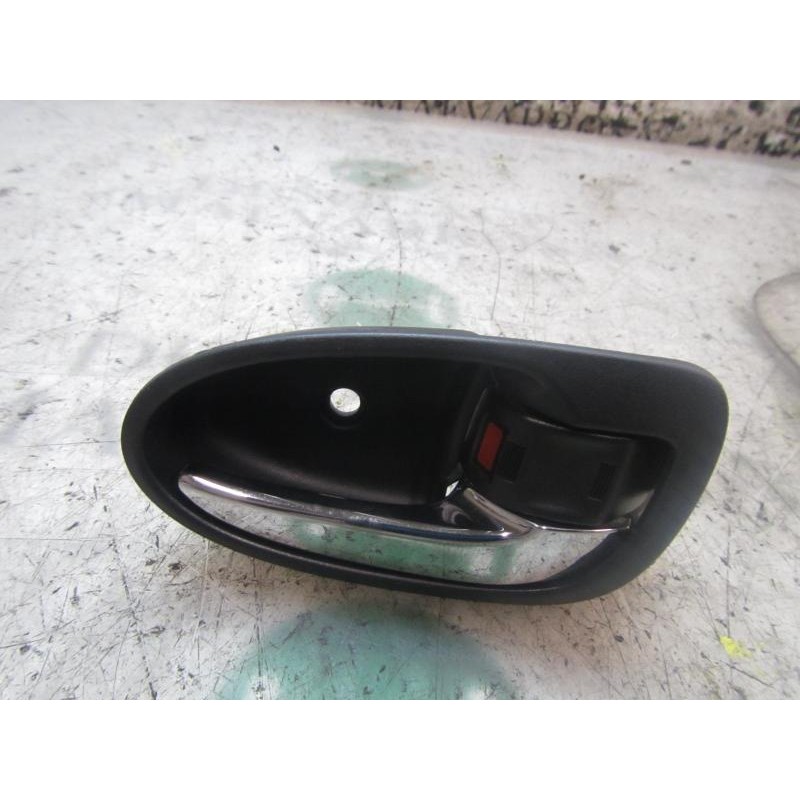 Recambio de maneta interior delantera derecha para toyota yaris 1.3 16v cat referencia OEM IAM 692050D210B0  