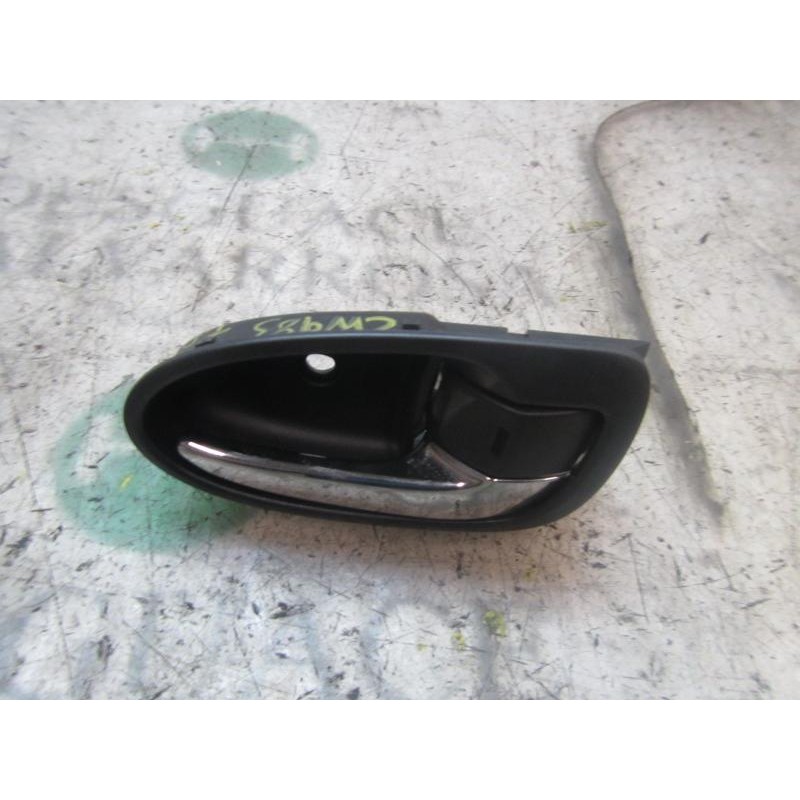 Recambio de maneta interior trasera derecha para toyota yaris 1.3 16v cat referencia OEM IAM 692050D210B0  