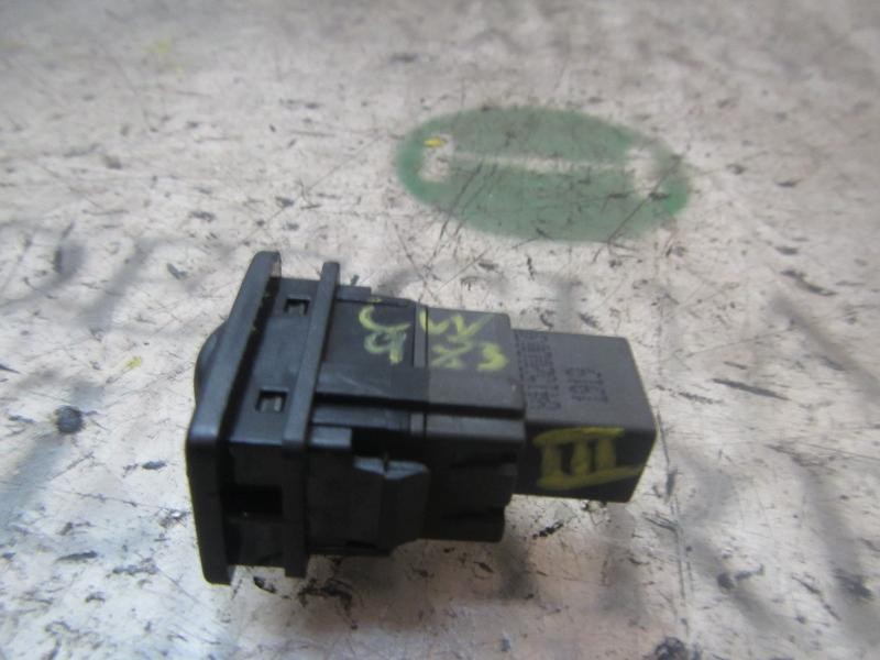 Recambio de modulo electronico para toyota yaris 1.3 16v cat referencia OEM IAM 841520D030 841520D031 