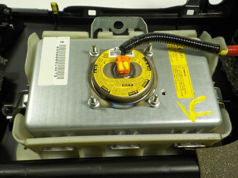 Recambio de salpicadero para toyota yaris 1.0 cat referencia OEM IAM 553020D160C0  739600D111