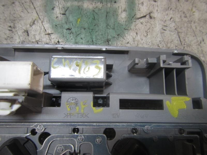 Recambio de piloto interior para toyota yaris 1.3 16v cat referencia OEM IAM 812600D050B0  