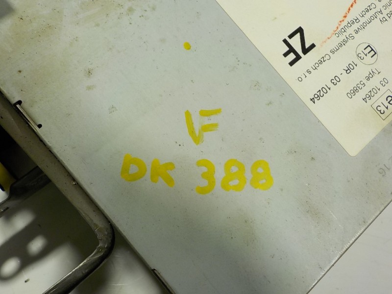 Recambio de sistema audio / radio cd para toyota yaris 1.0 cat referencia OEM IAM 861200D640 861200D640 