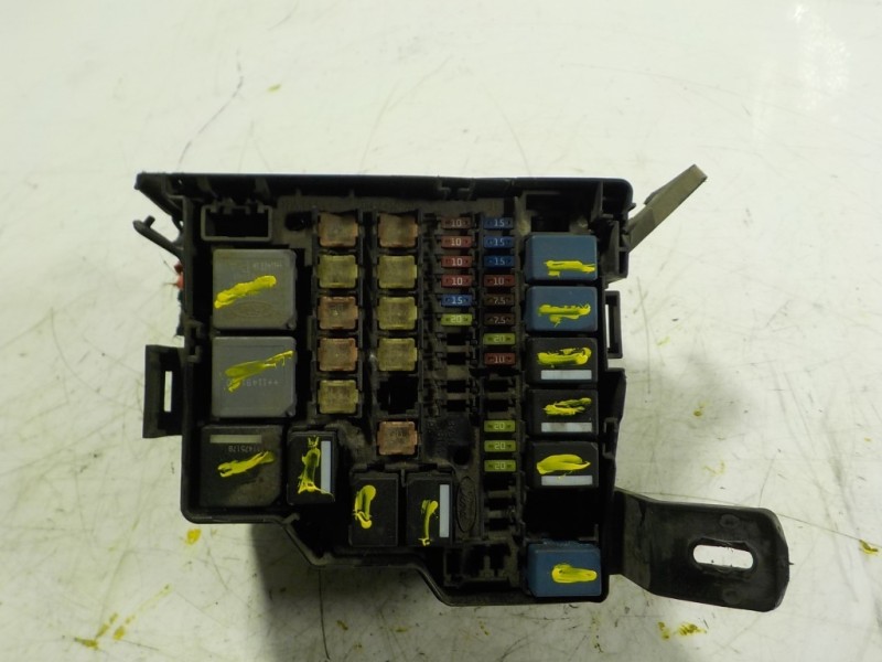 Recambio de caja reles / fusibles para ford fiesta (cb1) 1.4 tdci cat referencia OEM IAM  8V5114B144BA 