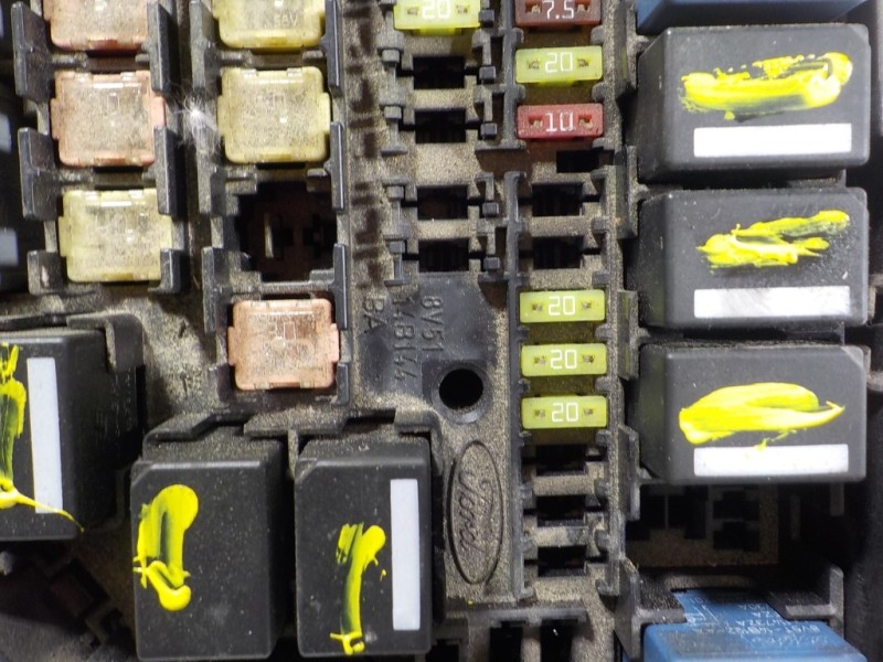 Recambio de caja reles / fusibles para ford fiesta (cb1) 1.4 tdci cat referencia OEM IAM  8V5114B144BA 