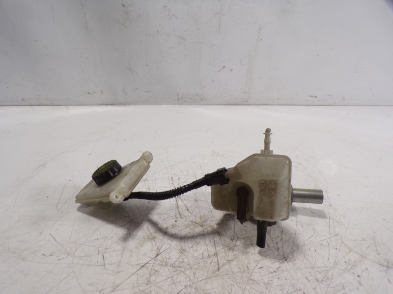 Recambio de bomba freno para peugeot 308 1.2 12v e-thp referencia OEM IAM   