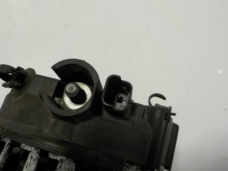 Recambio de alternador para peugeot 208 1.4 hdi fap referencia OEM IAM 9678048880 9678048880 