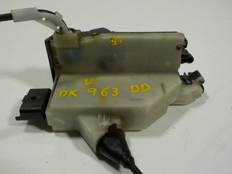 Recambio de cerradura puerta delantera derecha para peugeot 208 1.4 hdi fap referencia OEM IAM 9688080780 9688079980 