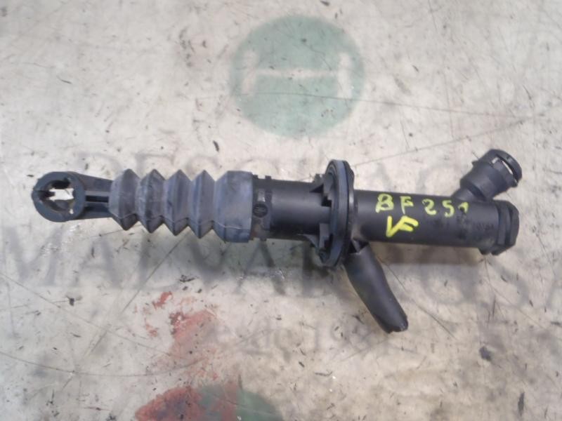 Recambio de bomba embrague para renault grand modus dynamique referencia OEM IAM   