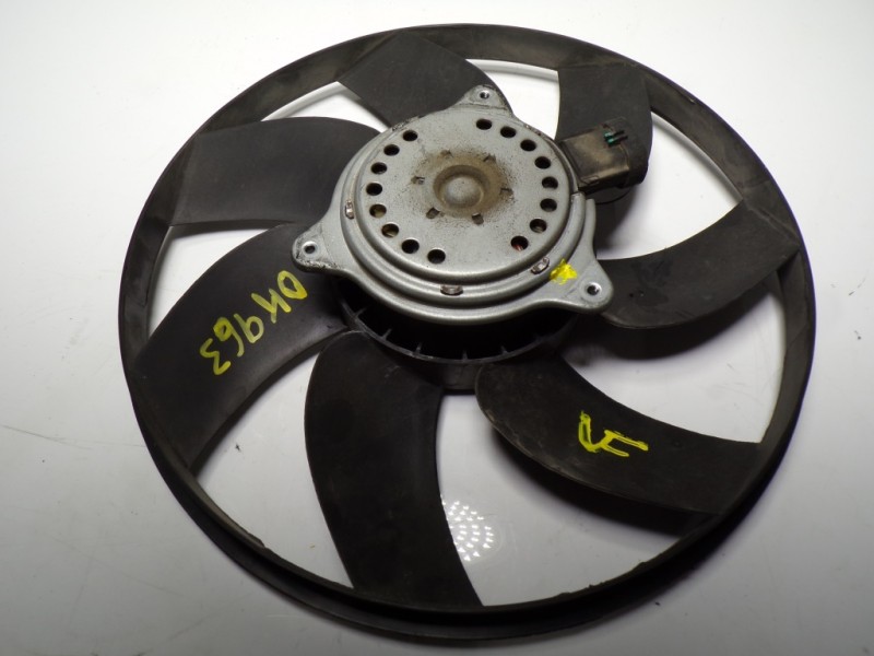 Recambio de electroventilador para peugeot 208 1.4 hdi fap referencia OEM IAM 9829774580 8023M0D007 