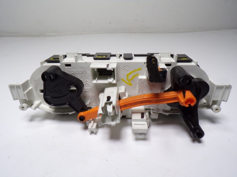 Recambio de mando calefaccion / aire acondicionado para peugeot 208 1.4 hdi fap referencia OEM IAM 9672248380 96722483ZD 