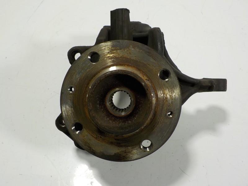 Recambio de mangueta delantera izquierda para peugeot 208 1.4 hdi fap referencia OEM IAM 1607557480  