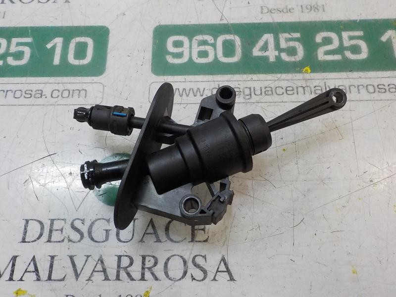 Recambio de bomba embrague para ford fiesta (cb1) 1.6 tdci cat referencia OEM IAM 1766725  